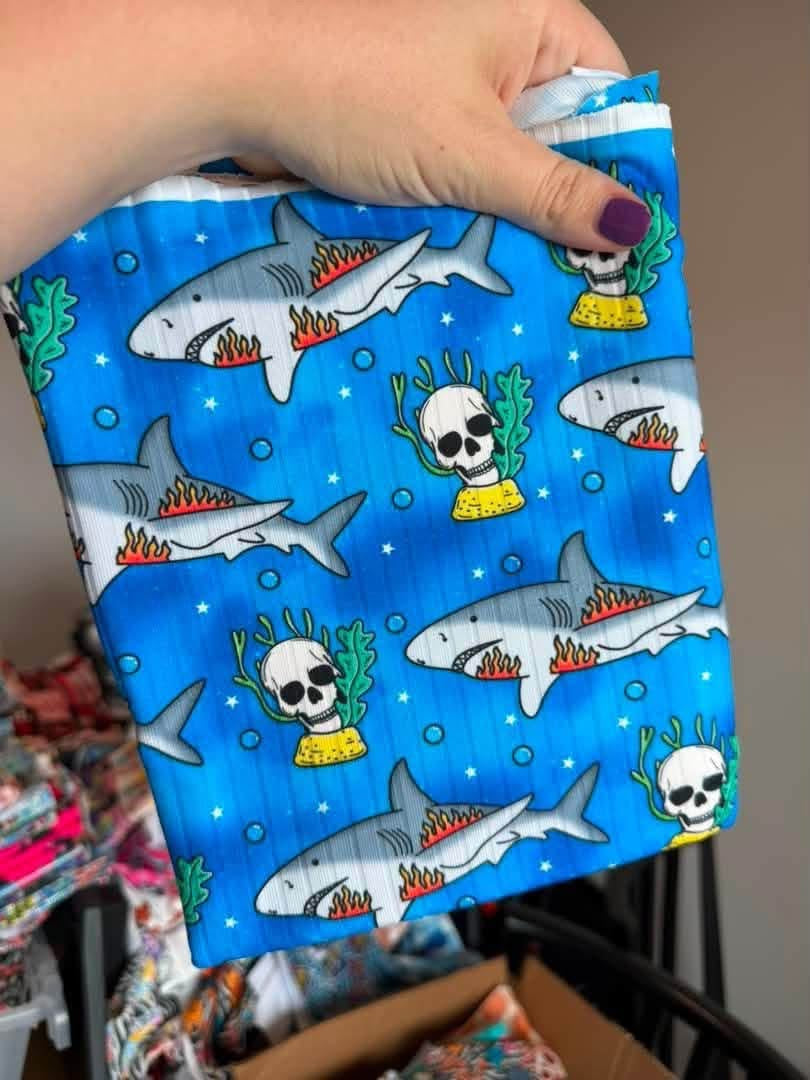 1Y Wide Shark