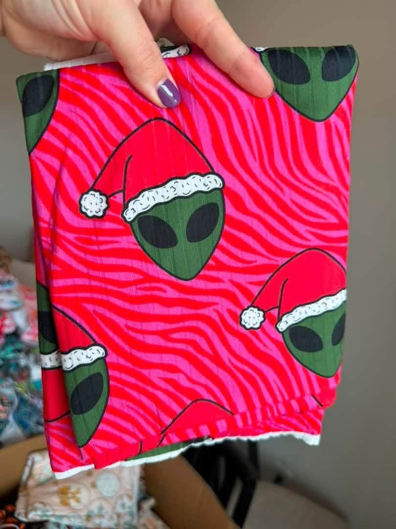 1Y Wide Alien Christmas